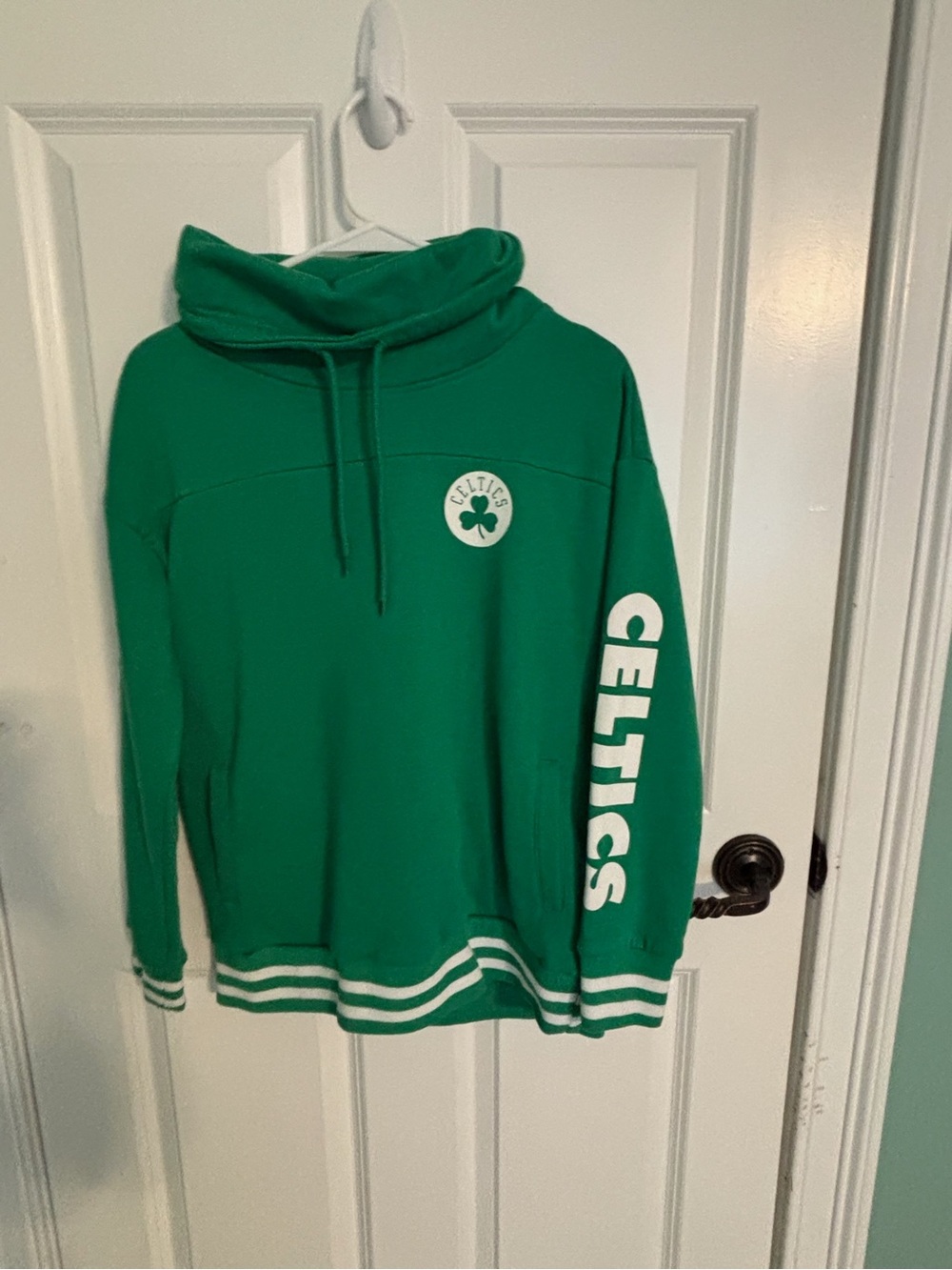 Celtics Green Funnelneck Sweathsirt